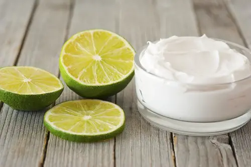 Natural lemon facial peel