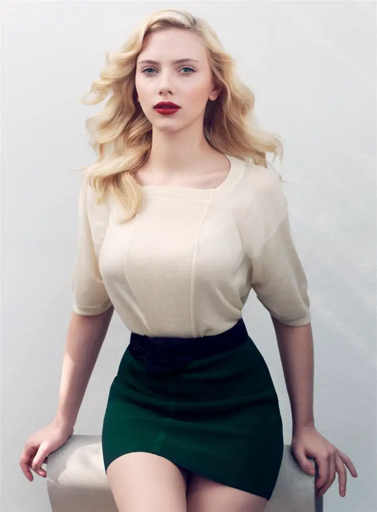  Scarlett johansson with high waist skirt