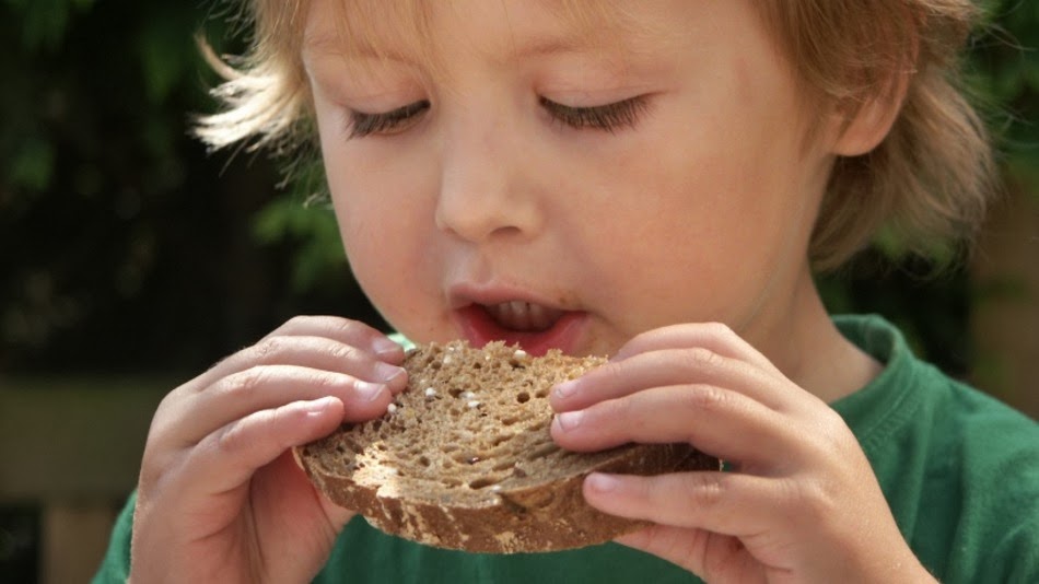 Signs that your child needs a diet without gluten