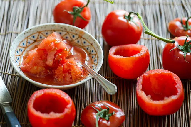The antioxidant properties of tomatoes